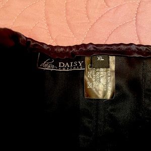 This is a gorgeous daisy lace corset.